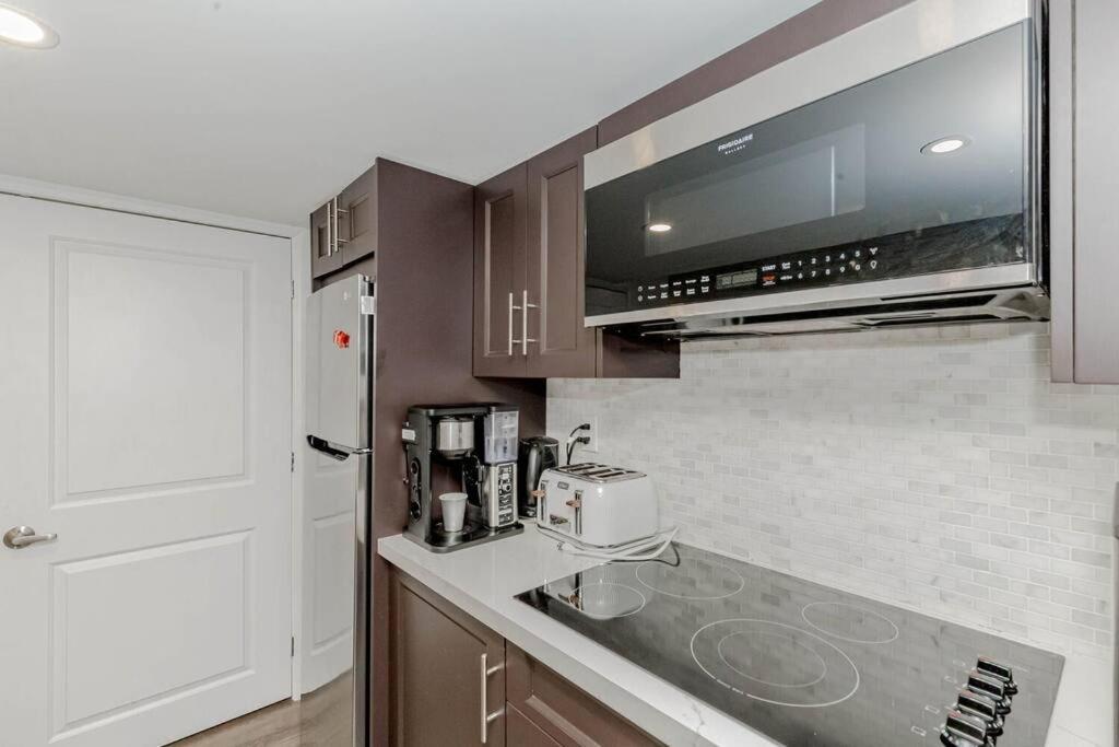 Luxury Basement Apartment In Oakville Exterior photo